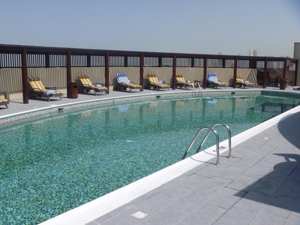 דובאי Lotus Grand Hotel Apartments מראה חיצוני תמונה
