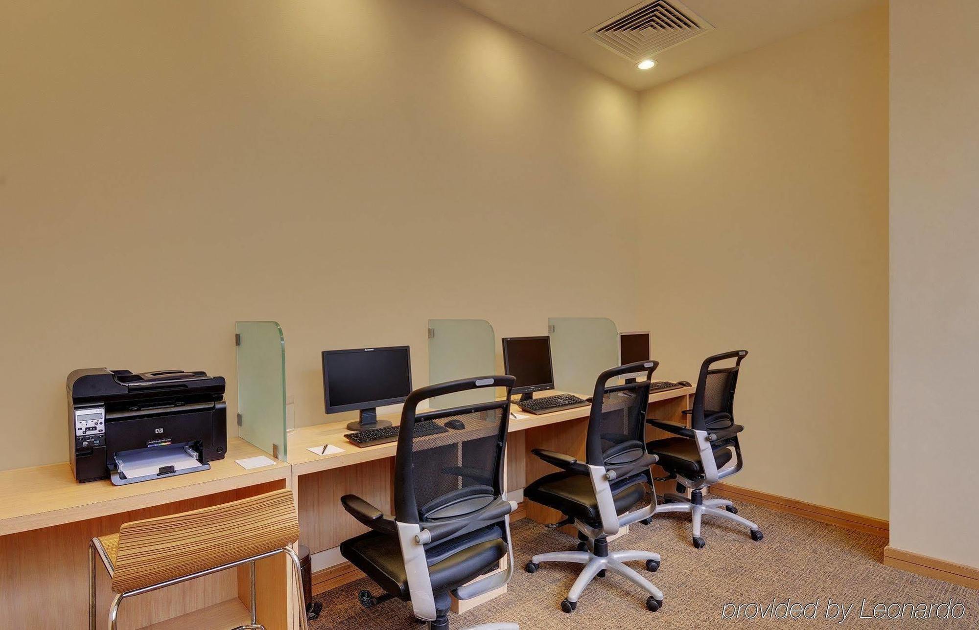 דובאי Lotus Grand Hotel Apartments מראה חיצוני תמונה