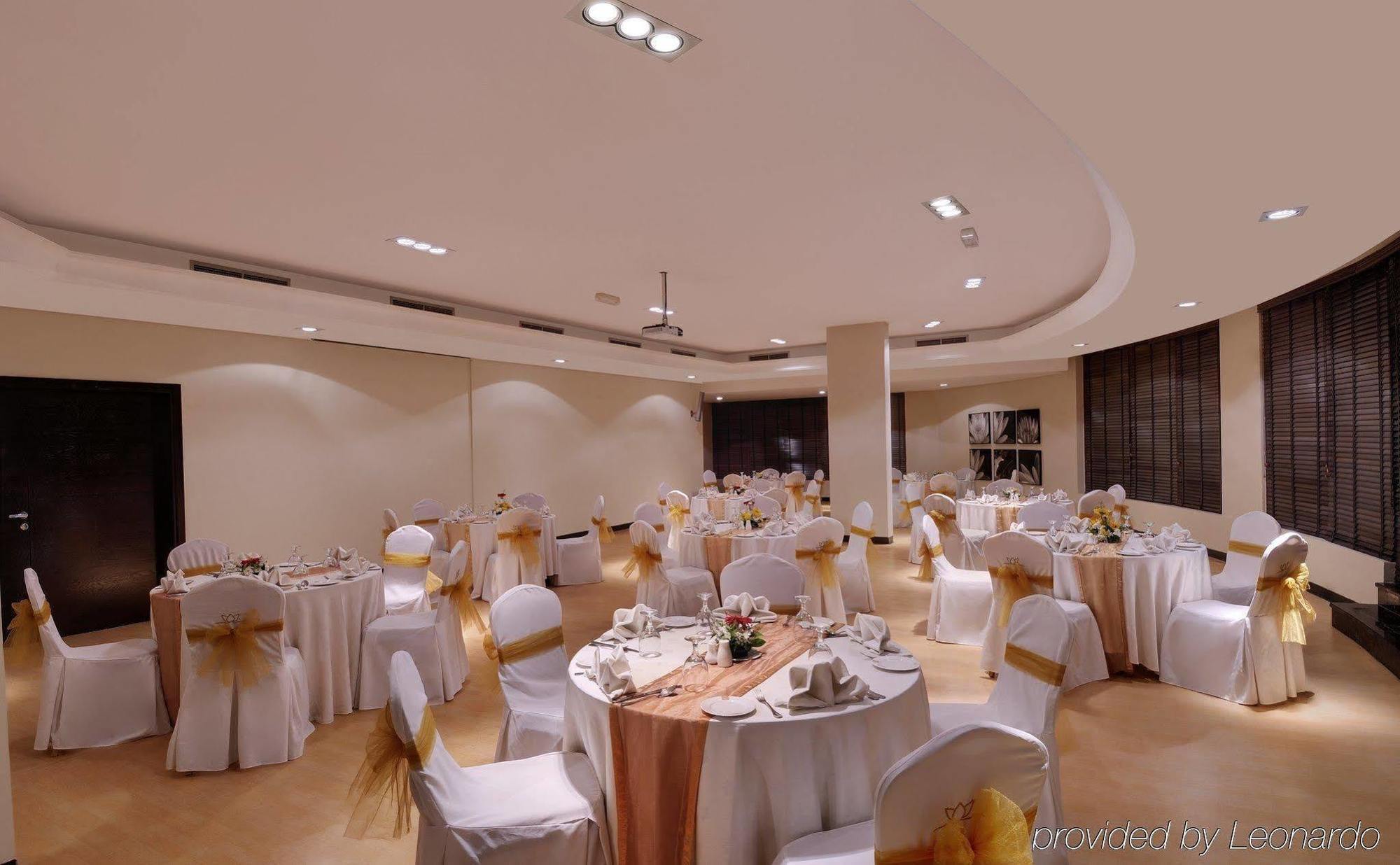 דובאי Lotus Grand Hotel Apartments מראה חיצוני תמונה